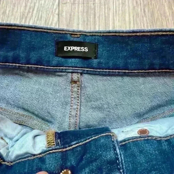 Express straight super high rise jeans with butterfly buttons size 2 regular - Picture 2 of 4